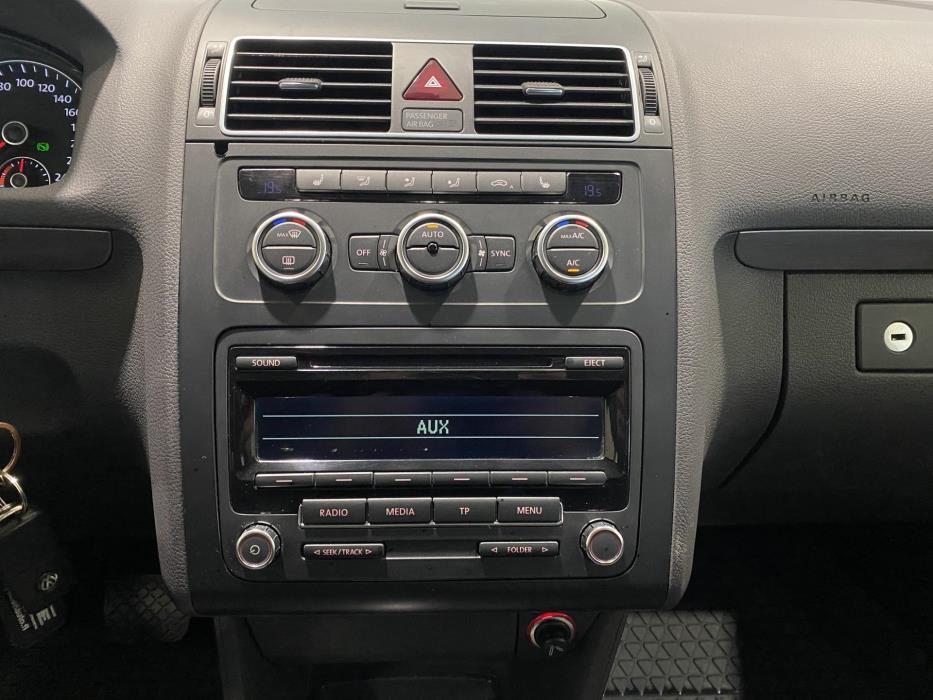 VOLKSWAGEN Touran 2013