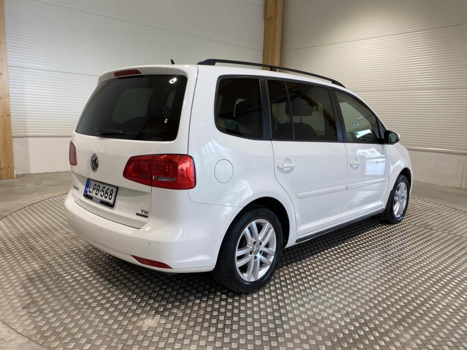 VOLKSWAGEN Touran 2013