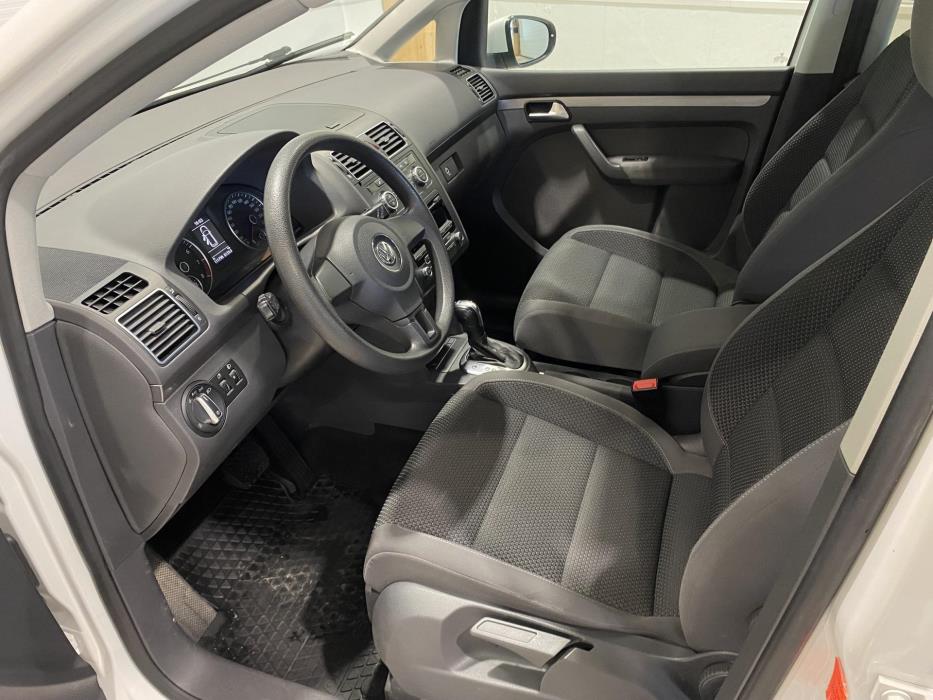 VOLKSWAGEN Touran 2013