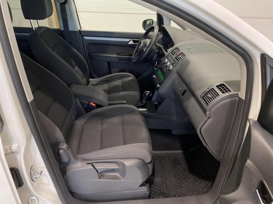 VOLKSWAGEN Touran 2013