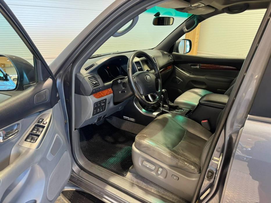 TOYOTA Land Cruiser 2005