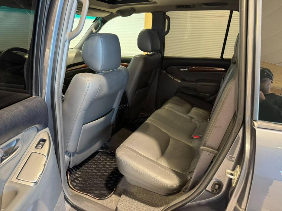TOYOTA Land Cruiser 2005