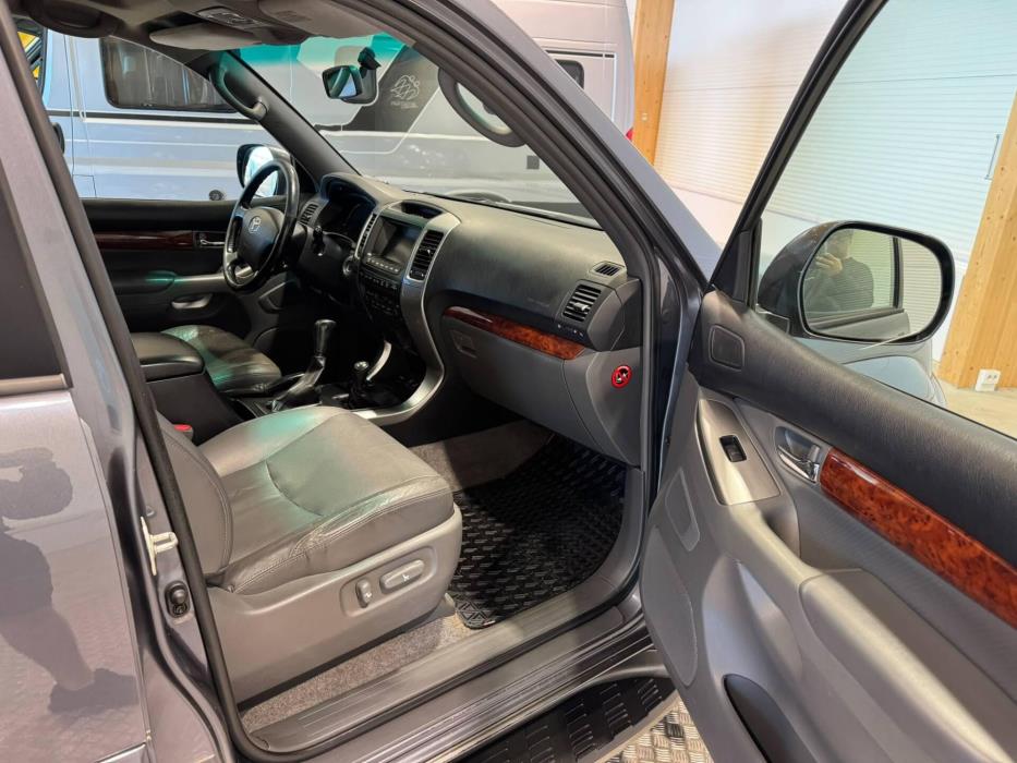 TOYOTA Land Cruiser 2005