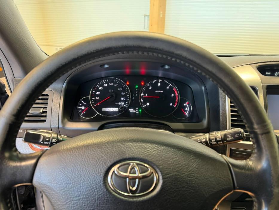 TOYOTA Land Cruiser 2005
