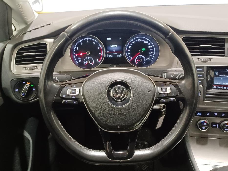 VOLKSWAGEN Golf 2016