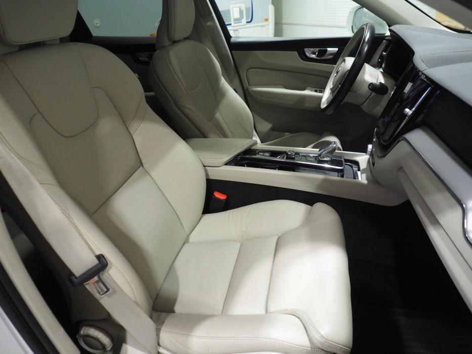 VOLVO XC60 2022