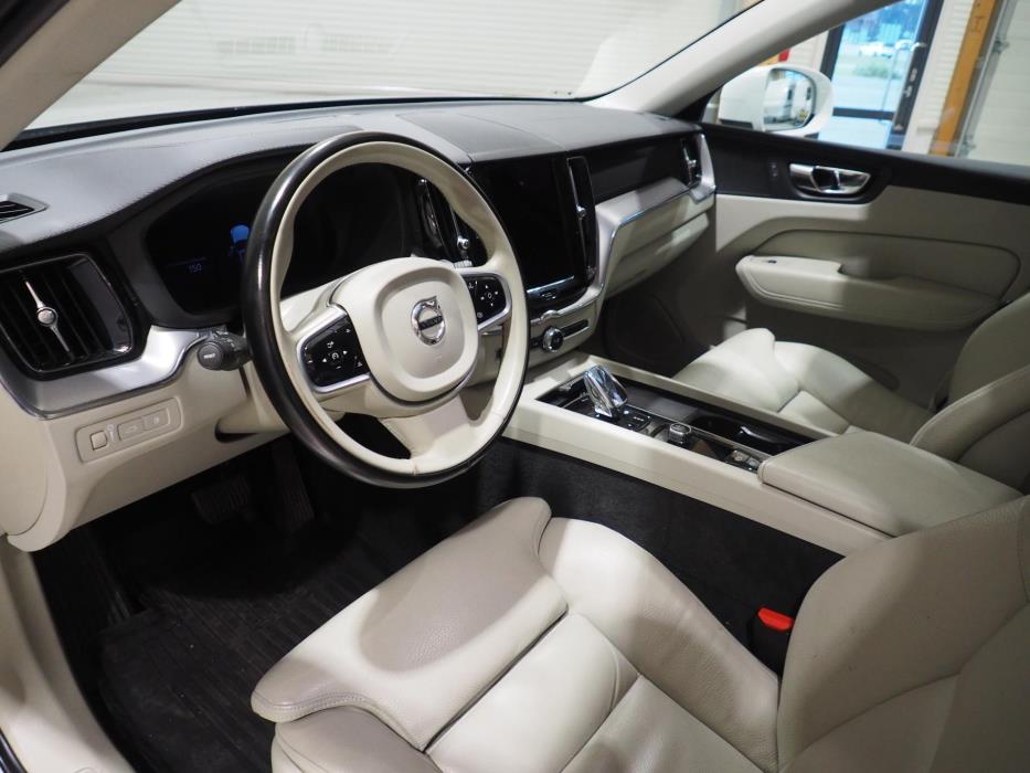 VOLVO XC60 2022