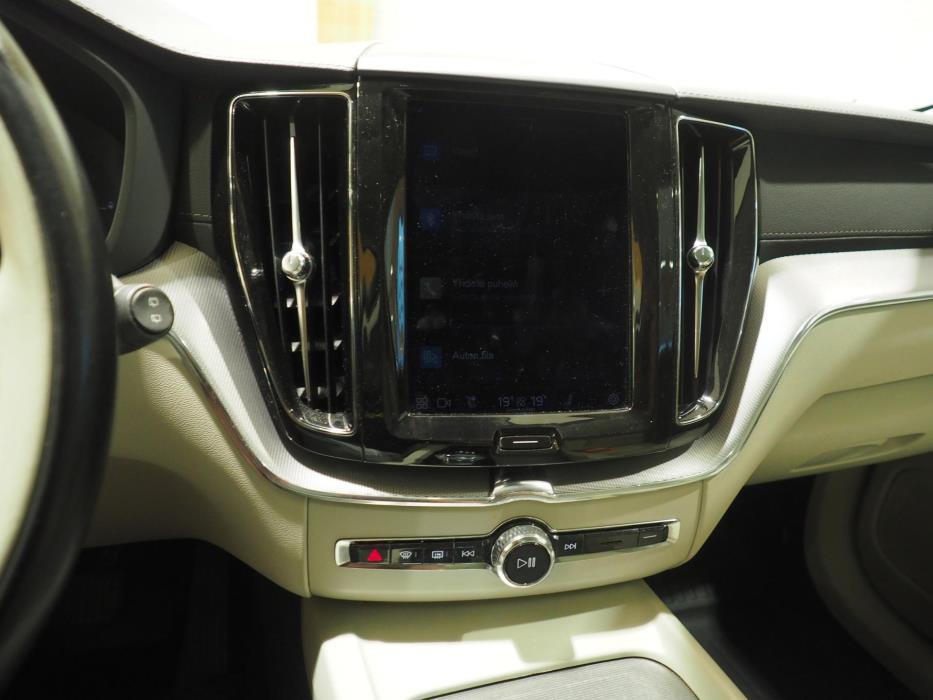 VOLVO XC60 2022