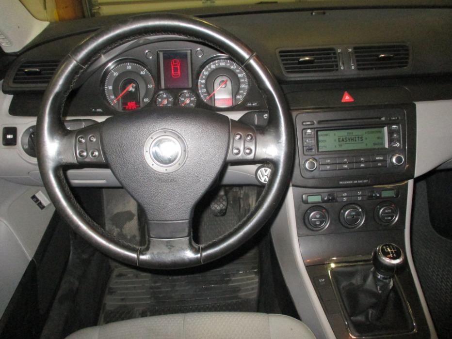 VOLKSWAGEN Passat 2006