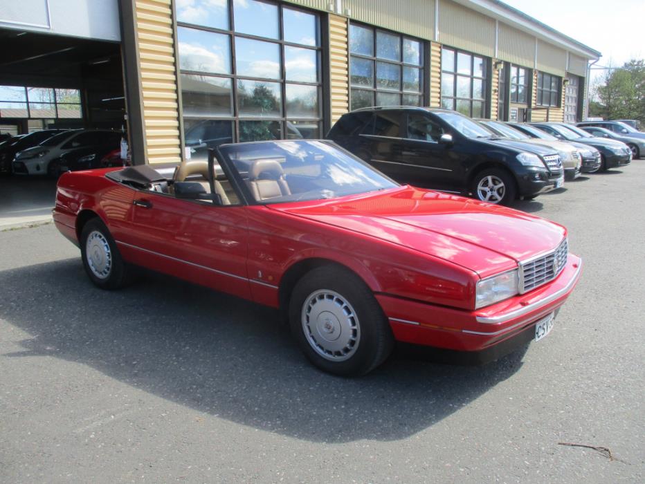 CADILLAC Allante 1988