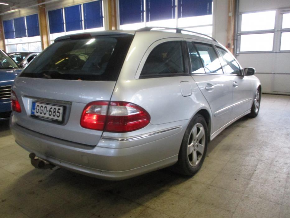 MERCEDES-BENZ E 2005