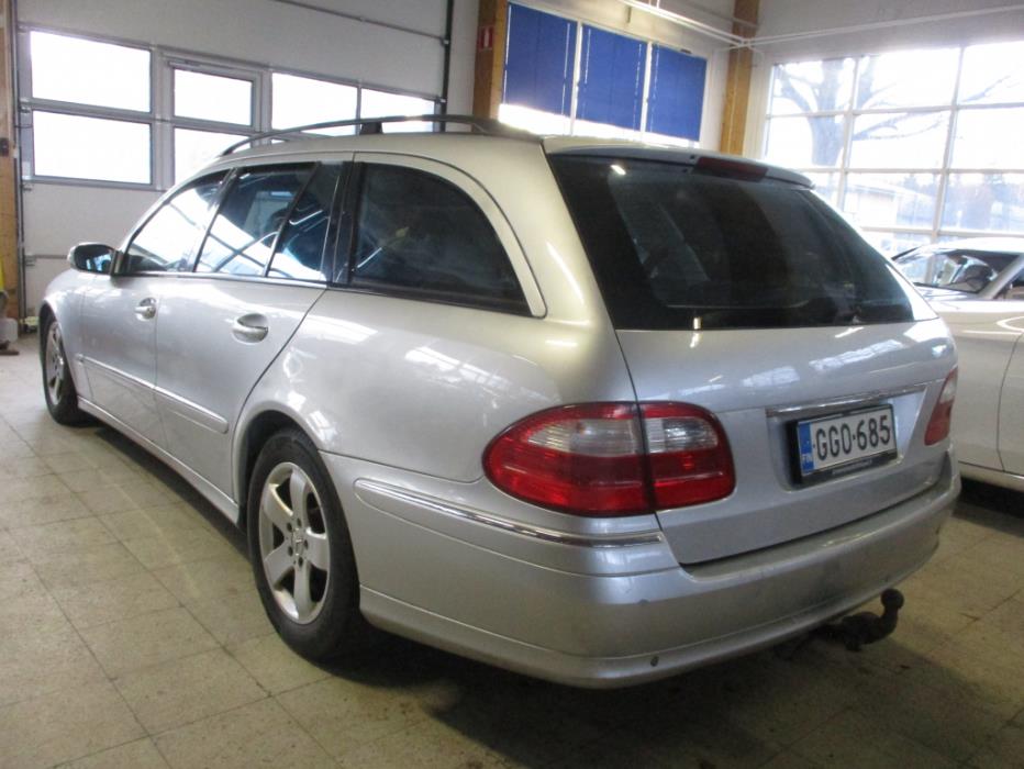 MERCEDES-BENZ E 2005