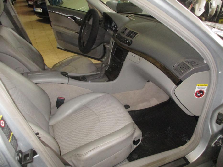 MERCEDES-BENZ E 2005