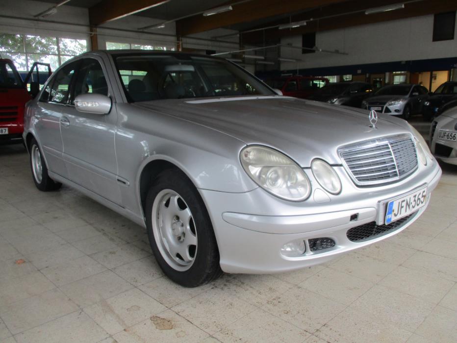 MERCEDES-BENZ E 2004