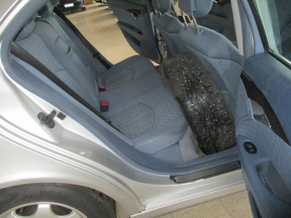 MERCEDES-BENZ E 2004