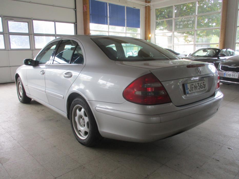 MERCEDES-BENZ E 2004