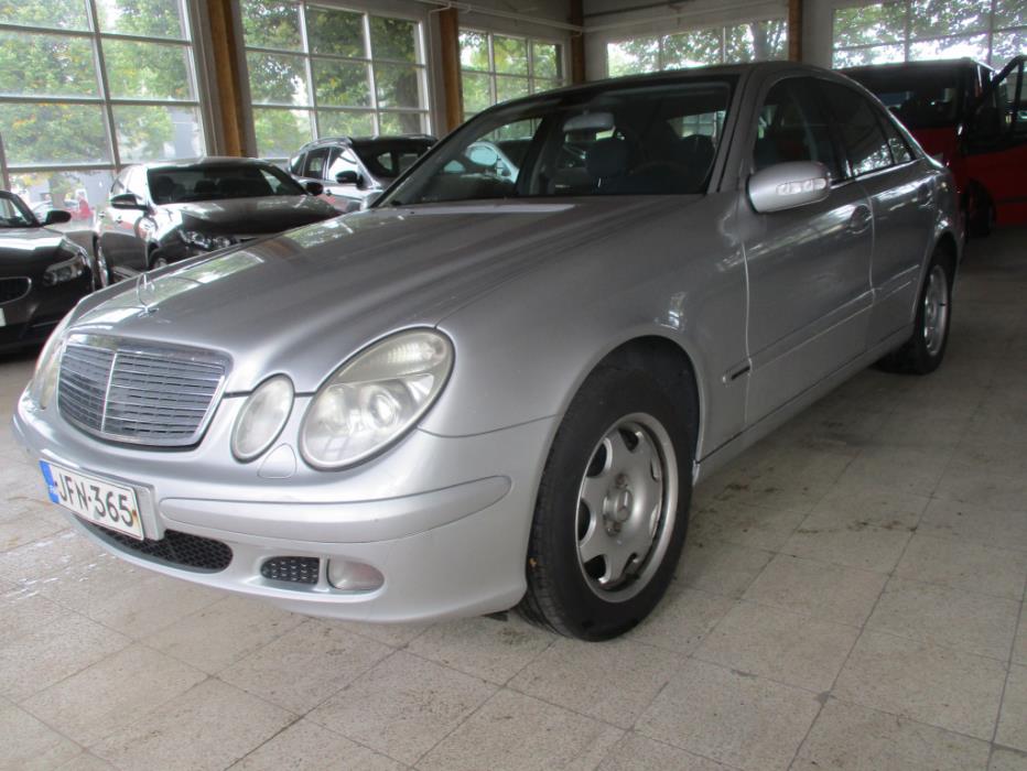 MERCEDES-BENZ E 2004