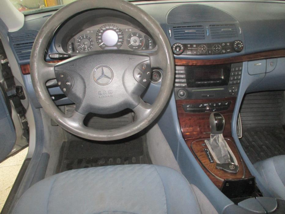 MERCEDES-BENZ E 2004