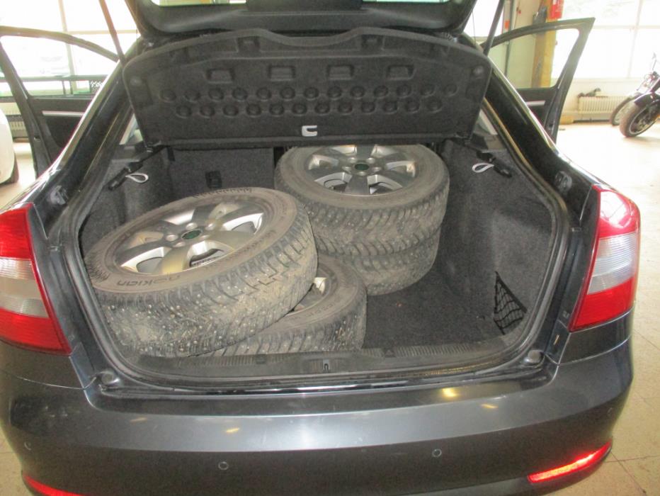 SKODA Octavia 2012