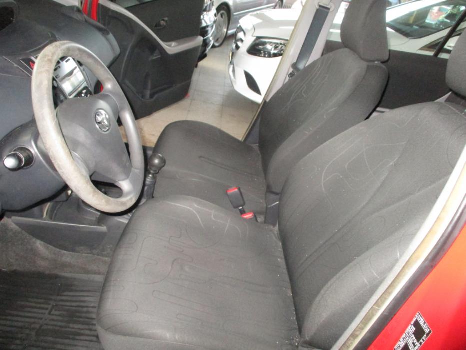 TOYOTA YARIS 2010