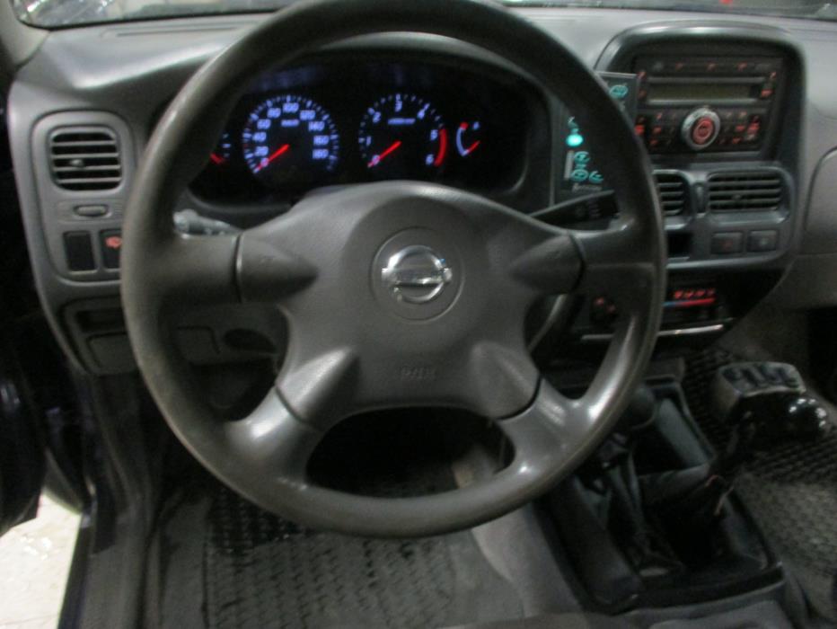 NISSAN NP300 2011