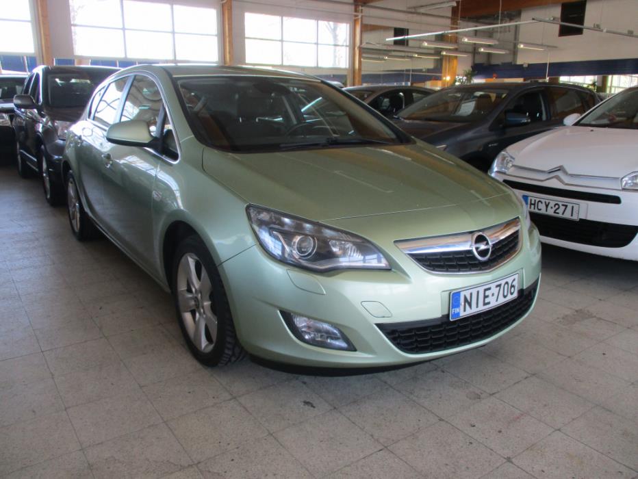 OPEL Astra 2011