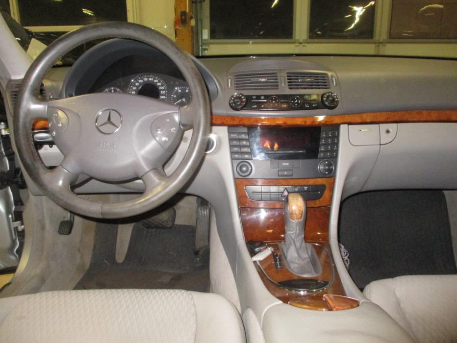 MERCEDES-BENZ E 2002