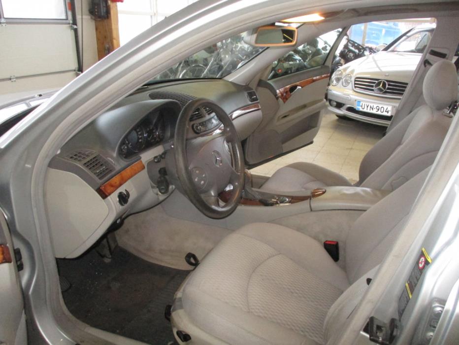 MERCEDES-BENZ E 2002