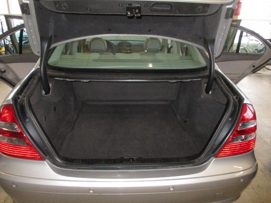 MERCEDES-BENZ E 2002