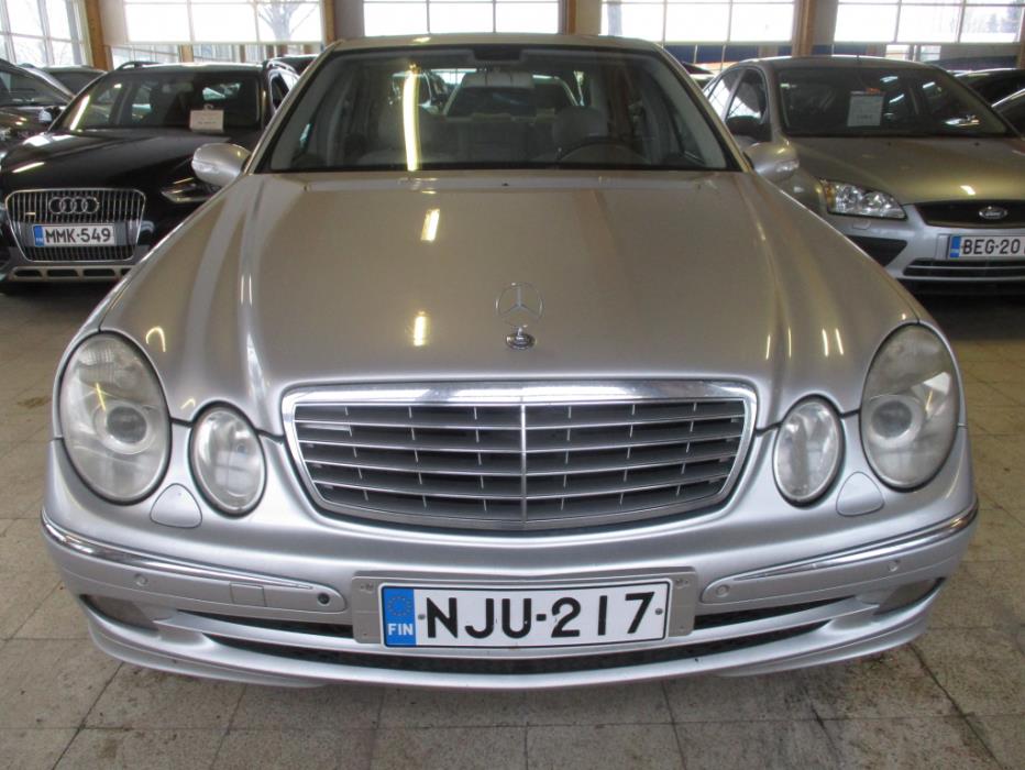 MERCEDES-BENZ E 2002
