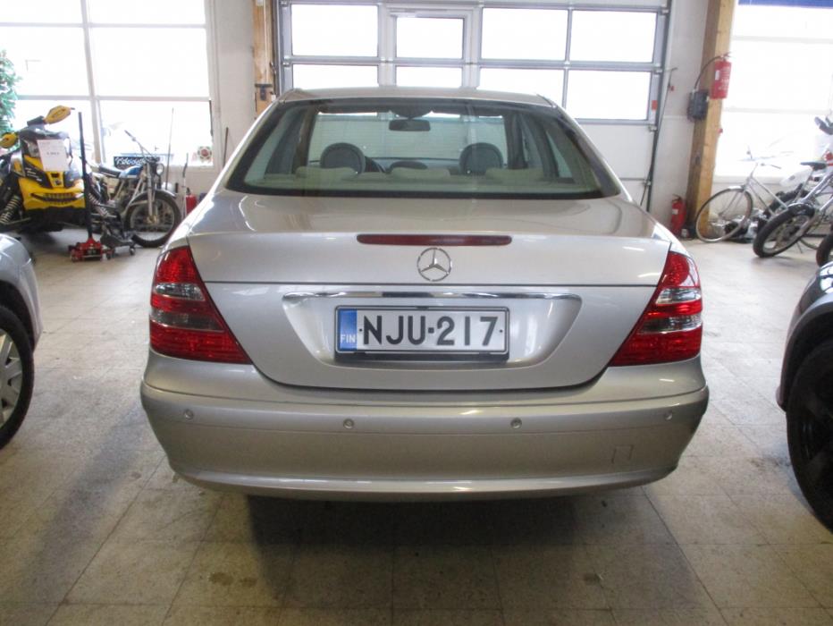 MERCEDES-BENZ E 2002