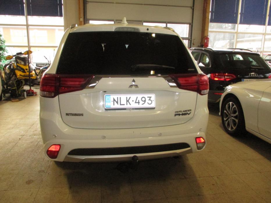 MITSUBISHI Outlander PHEV 2016