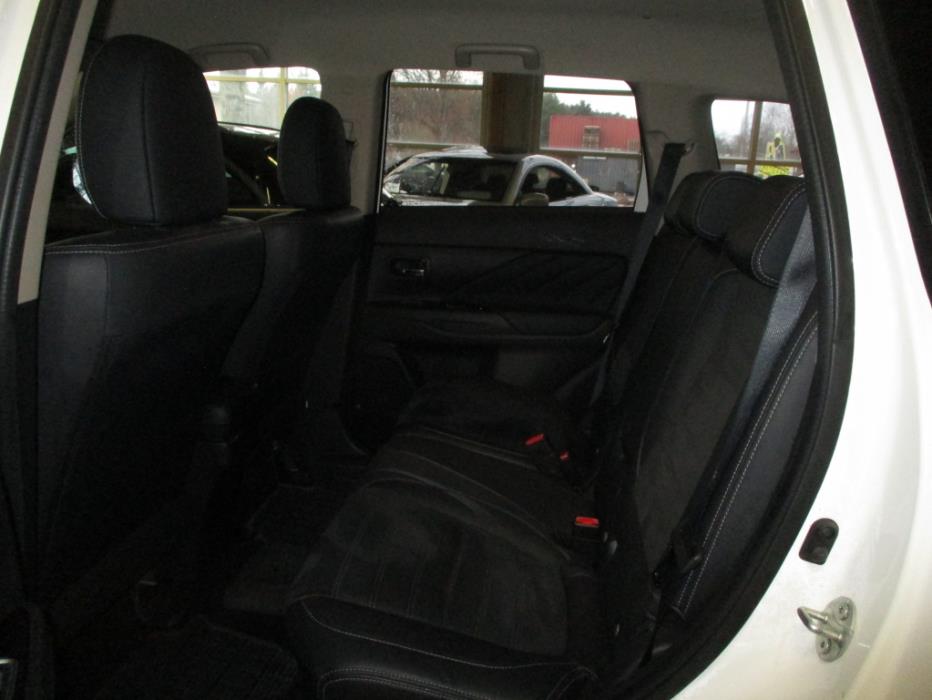 MITSUBISHI Outlander PHEV 2016