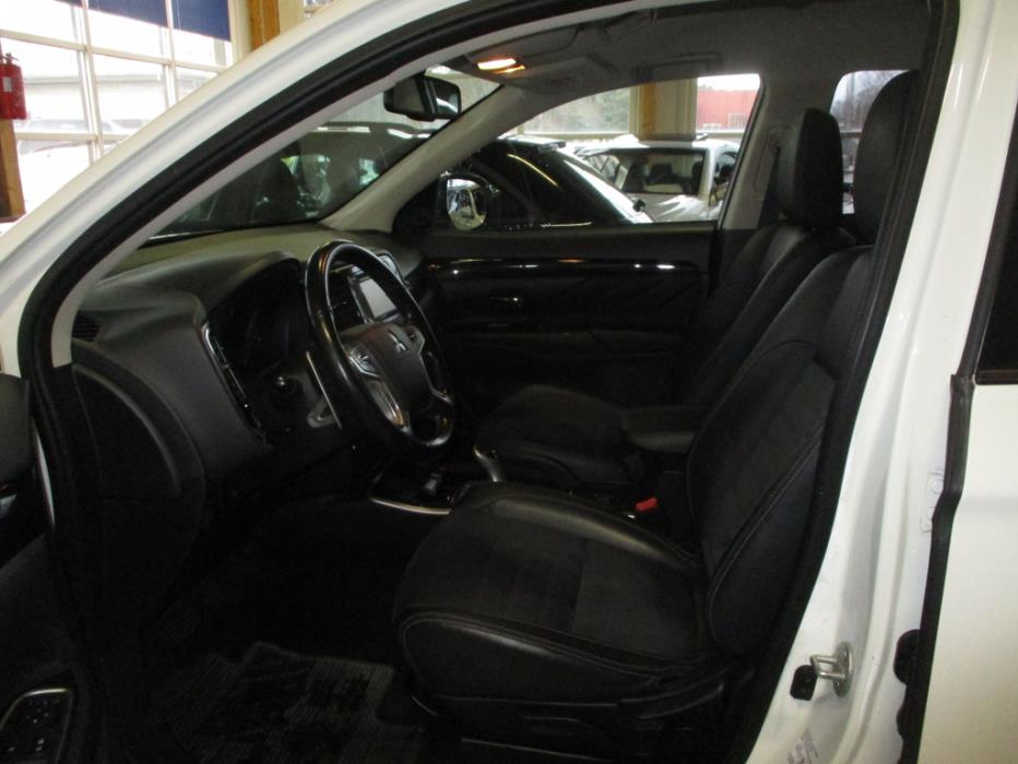 MITSUBISHI Outlander PHEV 2016