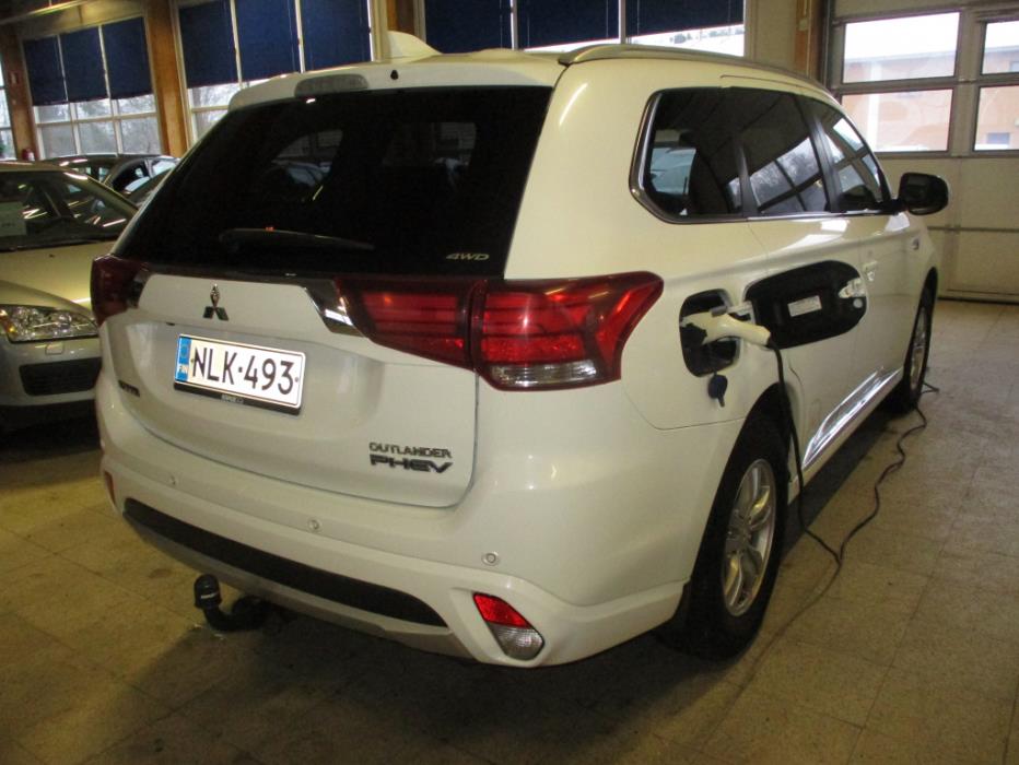 MITSUBISHI Outlander PHEV 2016