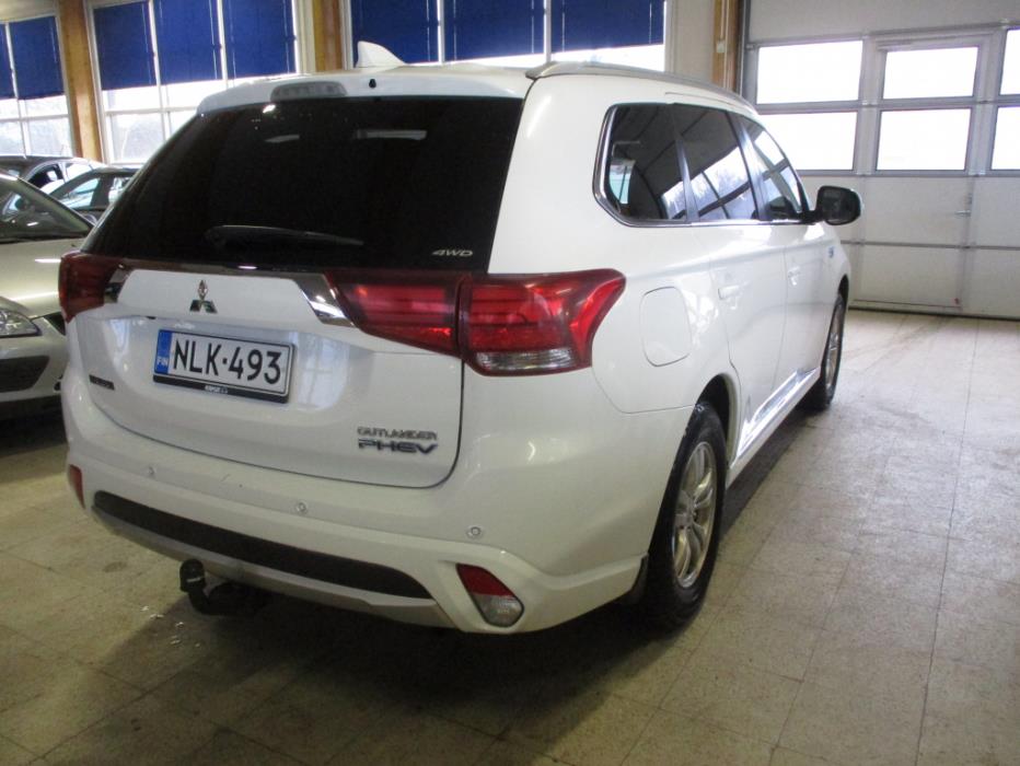 MITSUBISHI Outlander PHEV 2016