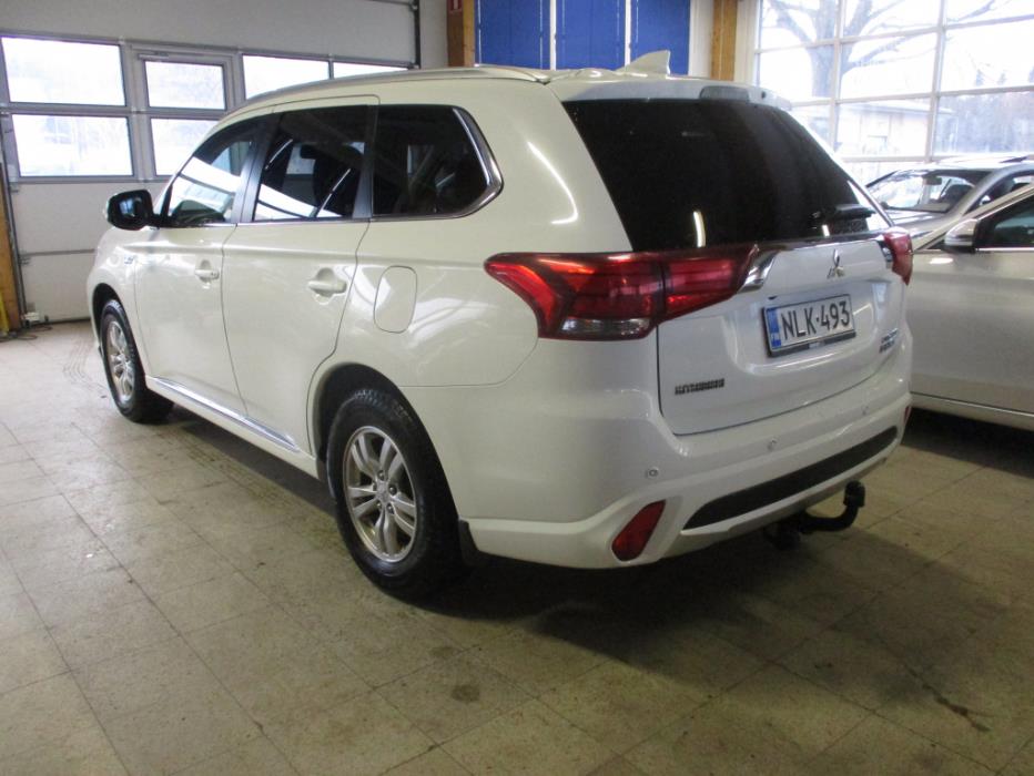 MITSUBISHI Outlander PHEV 2016