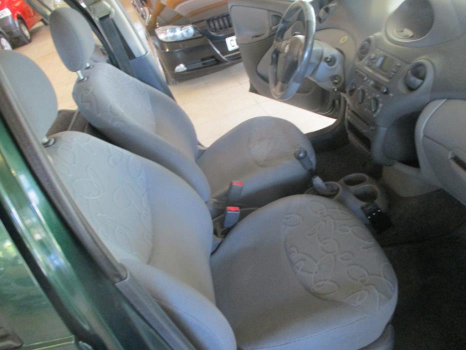 TOYOTA Yaris 2001