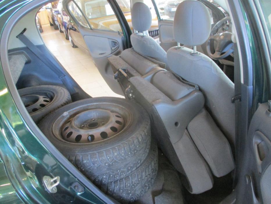 TOYOTA Yaris 2001