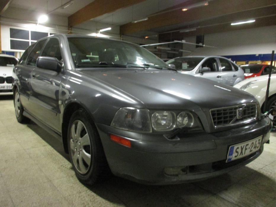 VOLVO V40 2004
