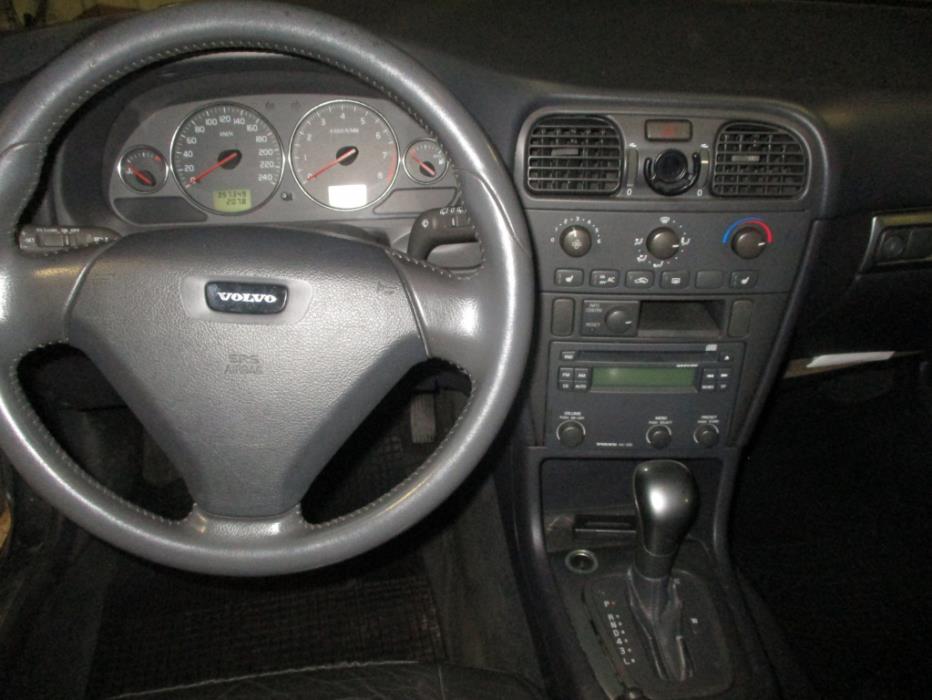 VOLVO V40 2004