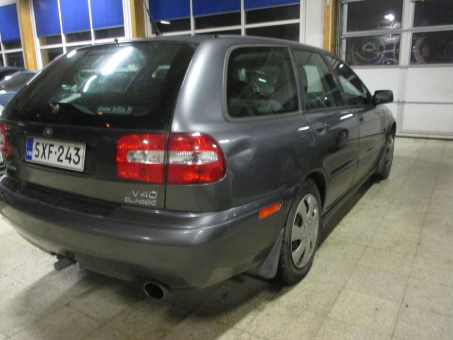 VOLVO V40 2004