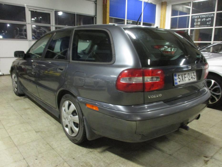 VOLVO V40 2004