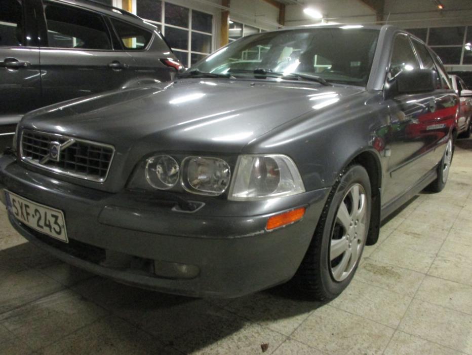 VOLVO V40 2004