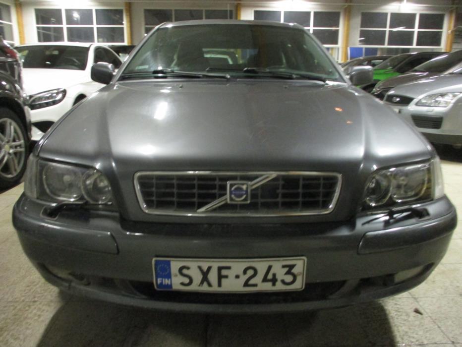 VOLVO V40 2004