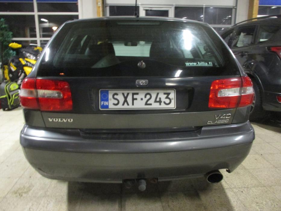 VOLVO V40 2004