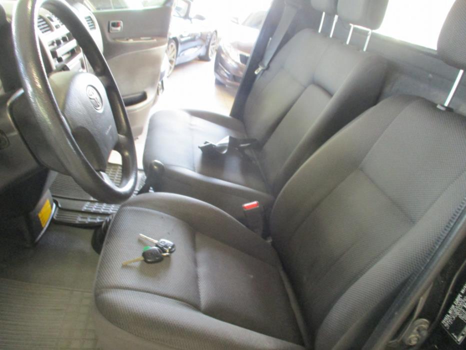 TOYOTA Hiace 2012