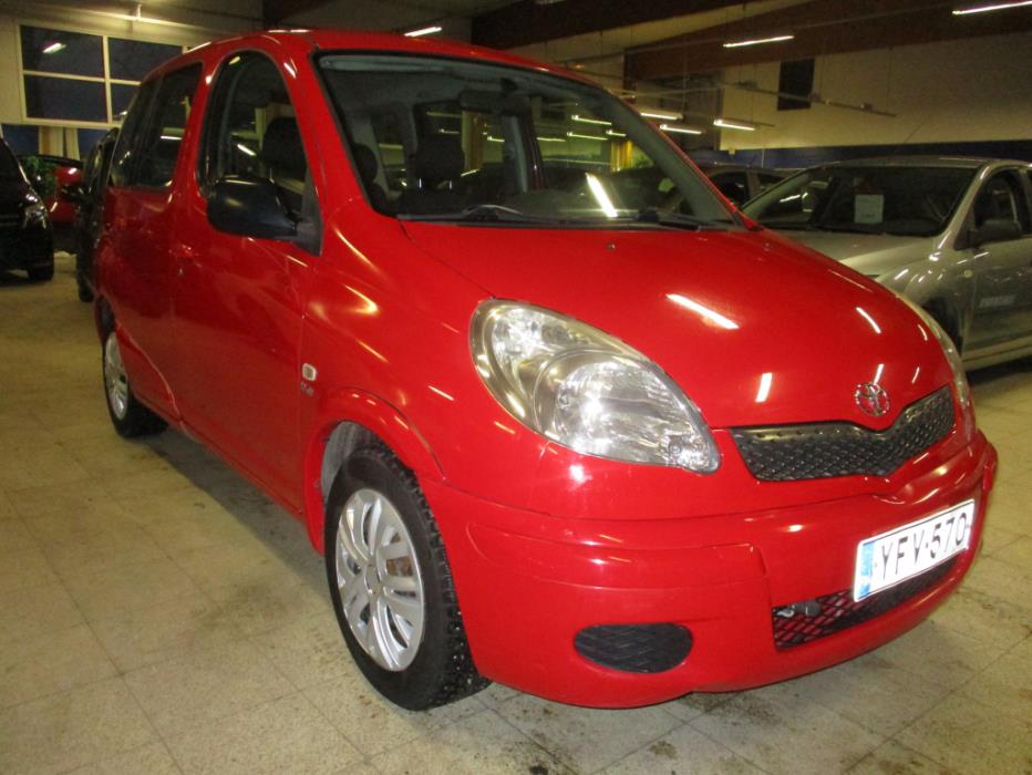 TOYOTA Yaris Verso 2005