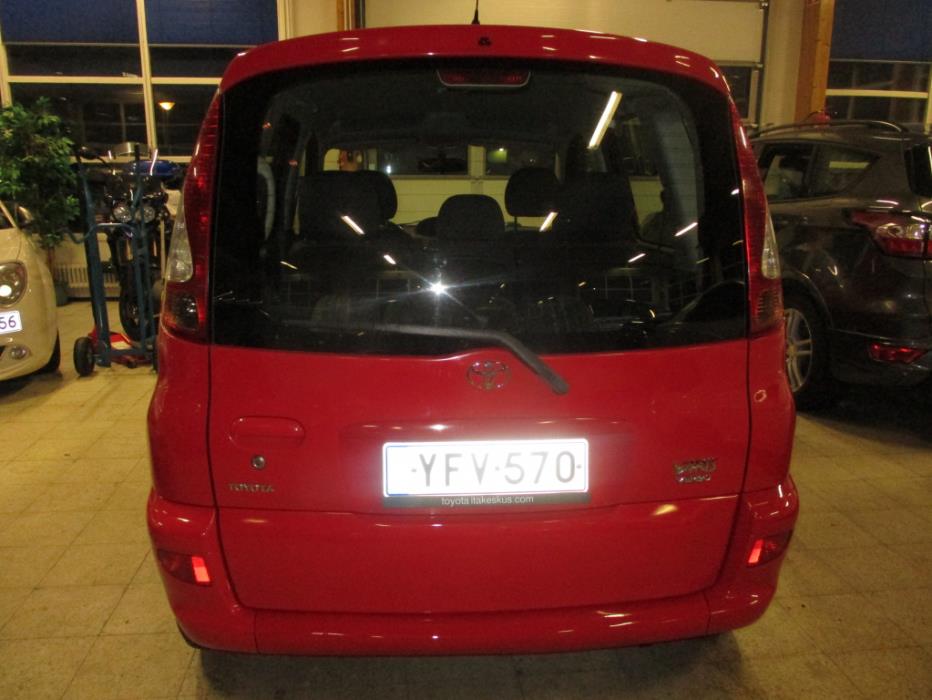 TOYOTA Yaris Verso 2005