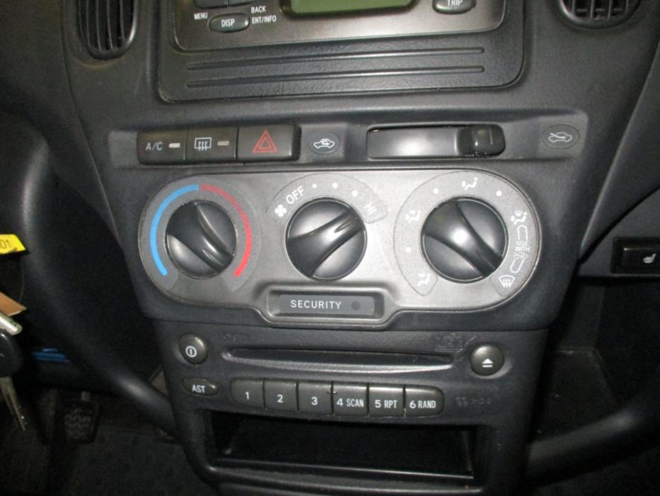 TOYOTA Yaris Verso 2005